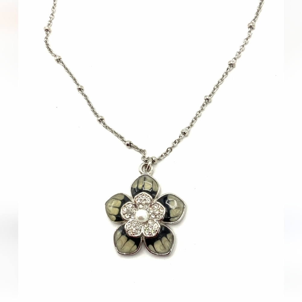 NWT Lia Sophia "Jasmine" Cut Crystal & Resin Necklace